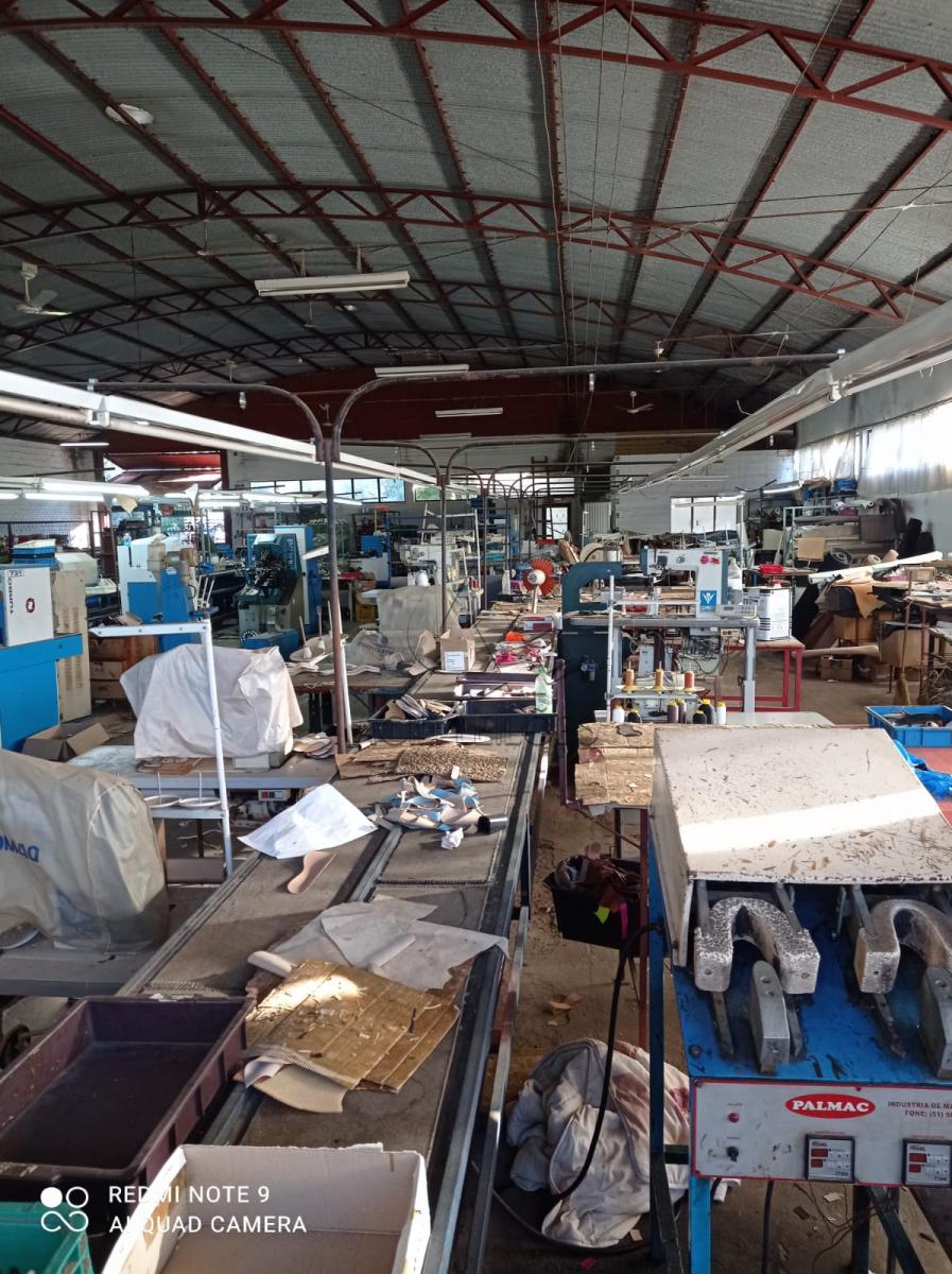 Lote  de Máquinas e Equipamentos de Fábrica de Calçados Femininos