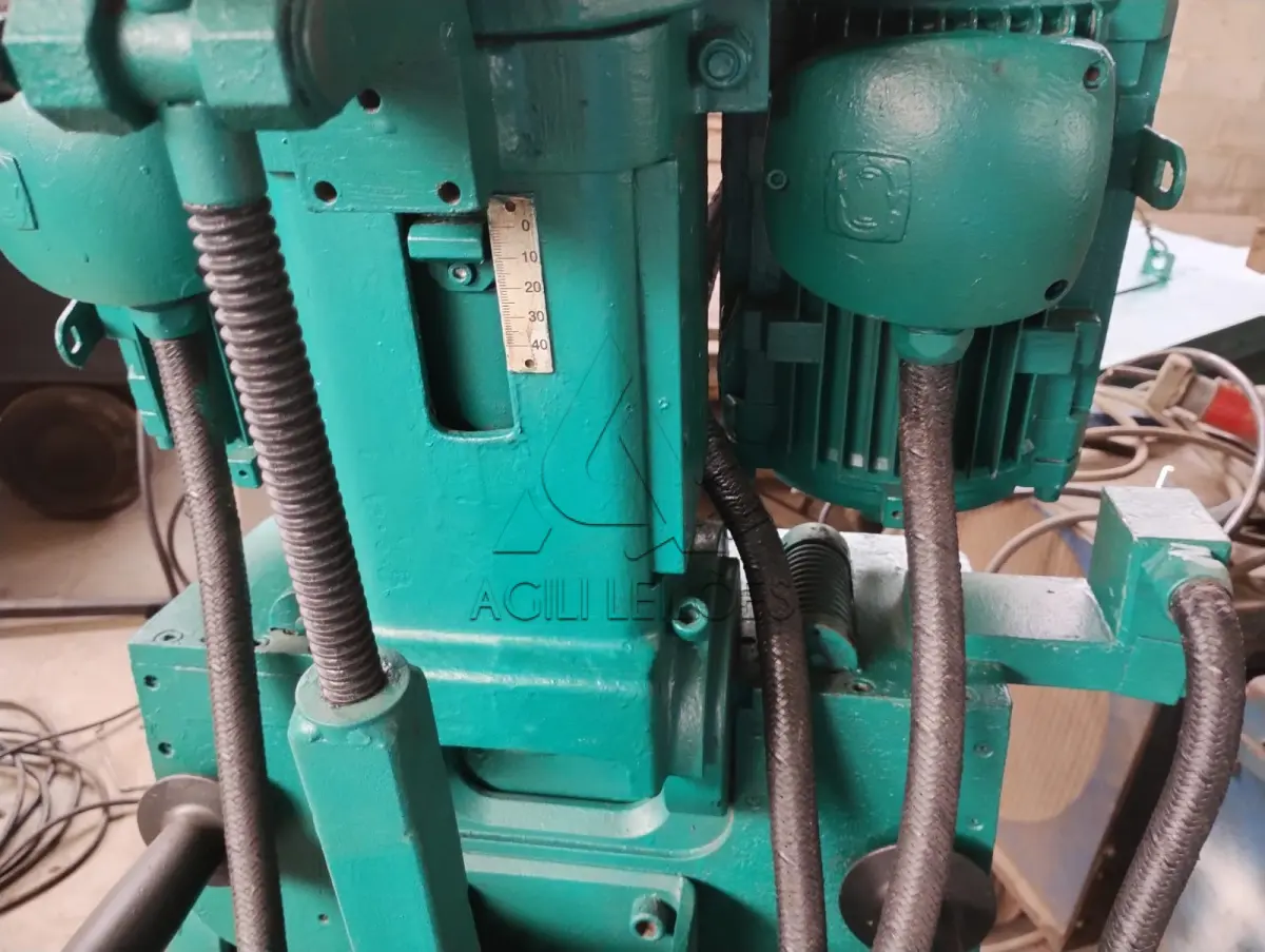 (DUAS) Máquinas Fresadoras Chanfradeiras BAUTEC. Italianas. Prontas para uso. Fazem cortes das quinas em ângulos de 15 a 60 graus.