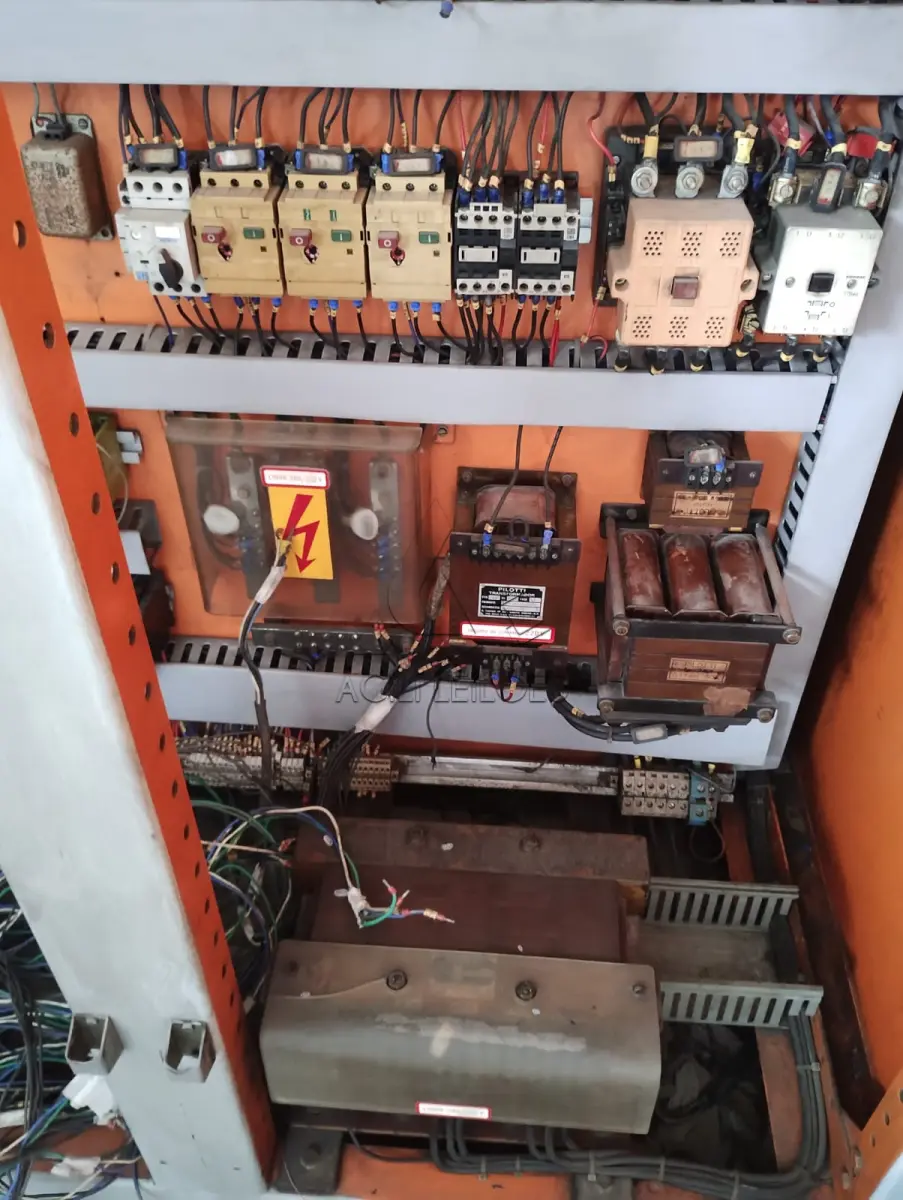 1 Fresadora de mesa HURON MX5. Ano 1989. Retrofit com comando CNC FAGOR em 2004.