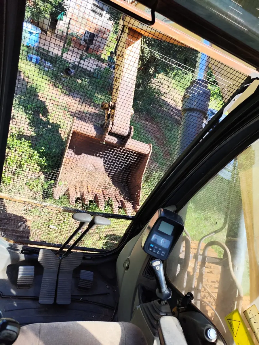 Escavadeira Modelo cx220B Ano 2013, Hora de trabalho 5.876