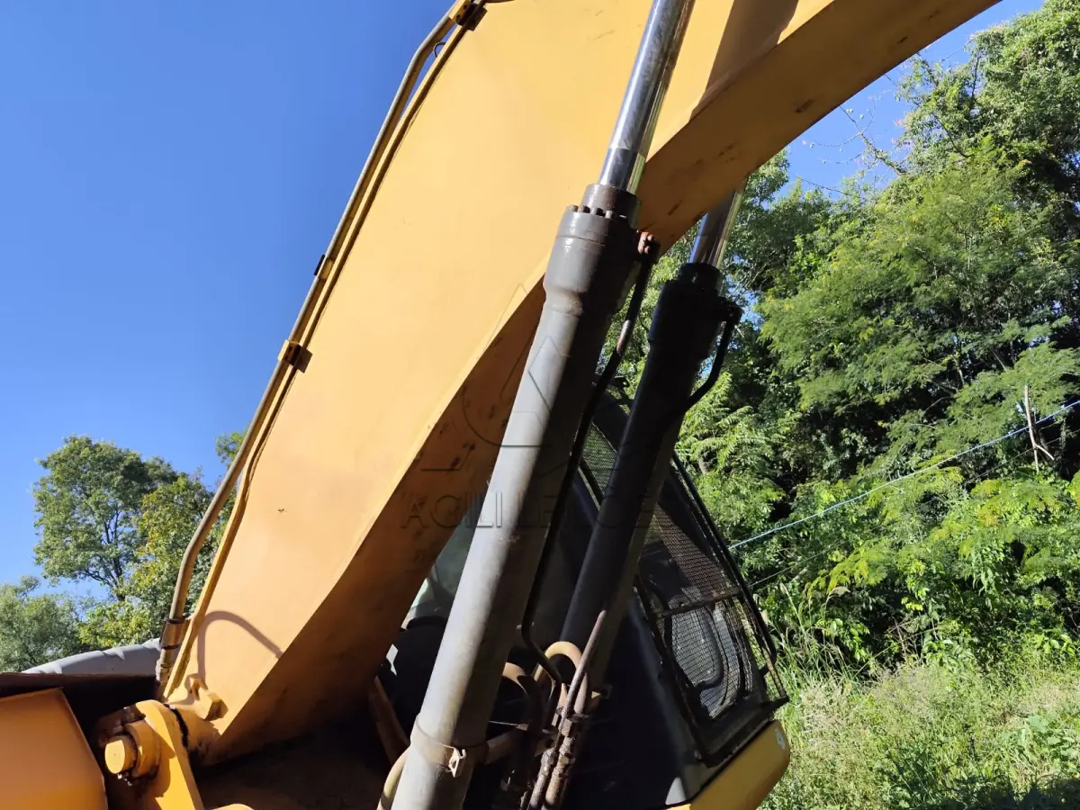 Escavadeira Modelo cx220B Ano 2013, Hora de trabalho 5.876