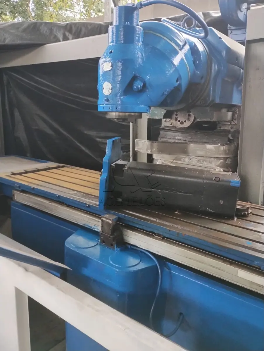 1 Fresadora de mesa HURON MX5. Ano 1989. Retrofit com comando CNC FAGOR em 2004.
