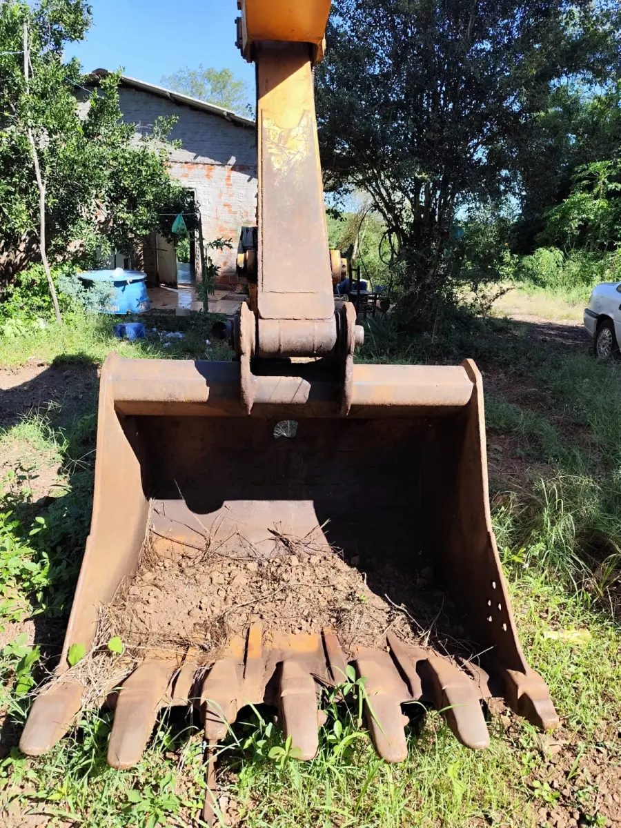 Escavadeira Modelo cx220B Ano 2013, Hora de trabalho 5.876