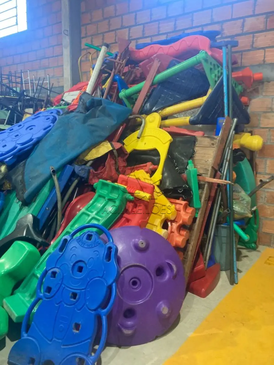 LOTE 003 - LOTE 03 - ELETRODOMÉSTICOS, CADEIRAS DIVERSAS, BRINQUEDOS DE
	PARQUE,	 	FERRAMENTAS	 	DIVERSAS,
EQUIPAMENTOS ODONTOLÓGICOS E
HOSPITALARES (DEPÓSITO DE BENS 02)