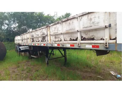 semi-reboque, placa CZX1582, marca SR, modelo Guerra AG GR, chassi 9AA07102G2C037921, ano de fabricação e modelo 2002