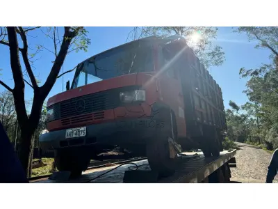 LOTE 003 - veículo caminhão Mercedes Benz 914, ano/modelo 1998, placa AHT 4075, cor vermelha.