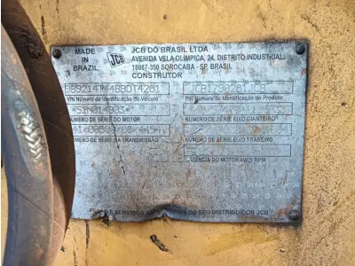 LOTE 006 - Retroescavadeira 4x4