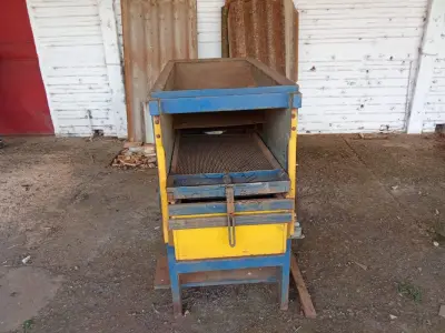 LOTE 027 - Classificador de sementes Ickert, 15 sacos/hora. Avaliação R$ 250,00.