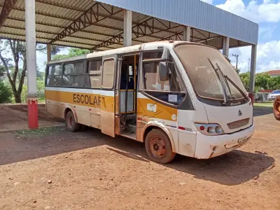 LOTE 003 - Micro-ônibus passageiro, Placas IMX2058, RENAVAM 00874014042, Patrimônio 493, Agrale/Masca Gramini O, Ano 2005/2006, Diesel, 150CV, Chassi 9BYC22Y1S6C003693, 1 porta. Avaliação R$ 30.000,00.