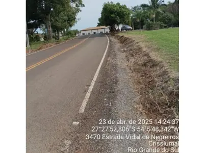 LOTE 001 - Matrícula nº 3.793 IMÓVEL: Uma fração de terras, sem benfeitorias, com a área de cento e vinte e um mil metros quadrados (121.000 m²), pertencente ao lote rural nº 270, da 6ª Seção Buricá, sito no distrito desta cidade, confrontando: Norte: com terras do mesmo lote nº 370; Sul: por caminho com os lotes nºs 188, 187 e parte do lote nº 248; Leste: pela Sanga Arthur com parte do lote nº 271 e por linha seca com os lotes nºs 186 e 187; Oeste: por um caminho com o lote nº 248, com parte do lote nº 49 e terras do mesmo lote nº 270.