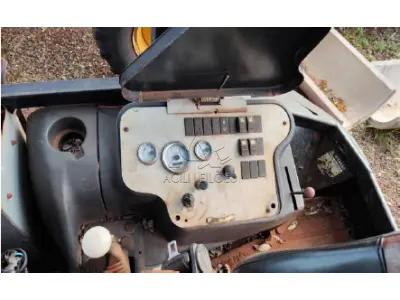 LOTE 006 - Retroescavadeira 4x4