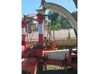 LOTE 001 - Colhedor de forragem