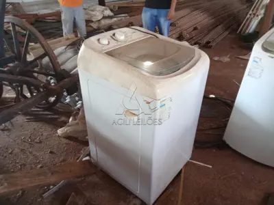 LOTE 026 - Lava-roupas Consul branca. Avaliação R$ 50,00.