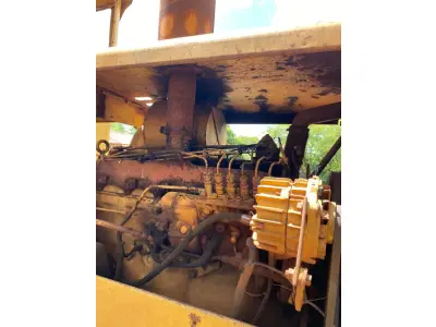 LOTE 002 - Motoniveladora Caterpillar 120B, Motor Caterpillar 3306 nº 60700463, Ano 197?. Avaliação R$ 30.000,00.