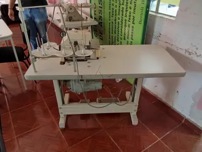 LOTE 014 - Máquina Overlok Lanmax LM-305HR, Motor JE3124726, Patrimônio 3855. Avaliação R$ 300,00.