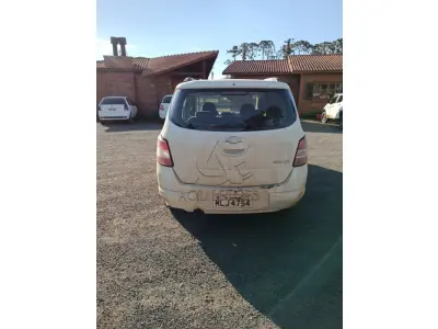 LOTE 003 - Veículo CHEV/SPIN 1.8 MT LTZ, chassi 9BGJC75Z0DB305389, placa MLJ4754, álcool/gasolina, ano/modelo 2013/2013, 108cv, cor branca, patrimônio 8061.