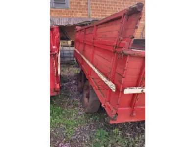 LOTE 004 - Carreta agrícola de madeira