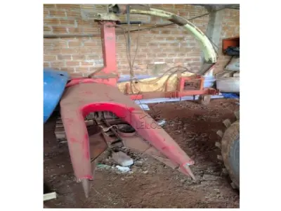 LOTE 003 - Colhedor de forragem