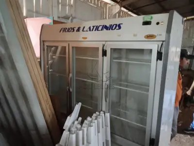 LOTE 029 - Expositor vertical Sufort. Avaliação R$ 150,00.