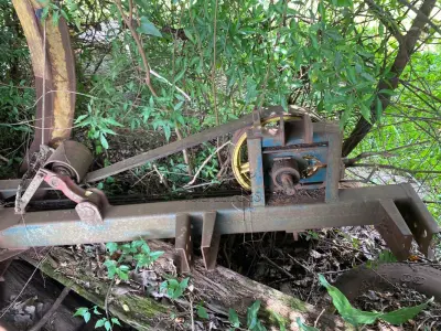 LOTE 022 - Sucata de ensiladeira marca Pinheiro. Avaliação R$ 250,00.