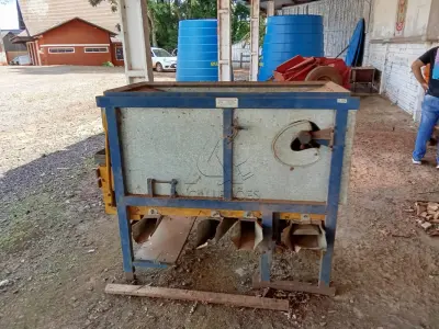 LOTE 027 - Classificador de sementes Ickert, 15 sacos/hora. Avaliação R$ 250,00.