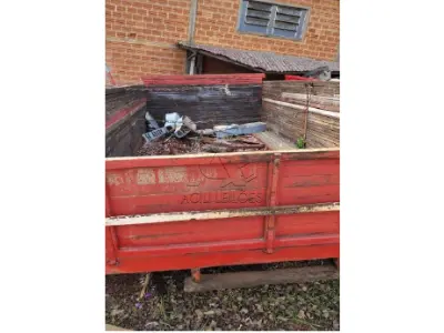 LOTE 004 - Carreta agrícola de madeira