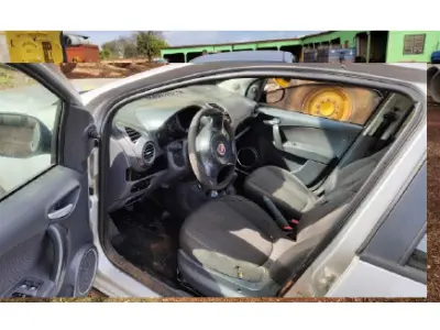 LOTE 009 - Veículo Fiat Siena Attractive