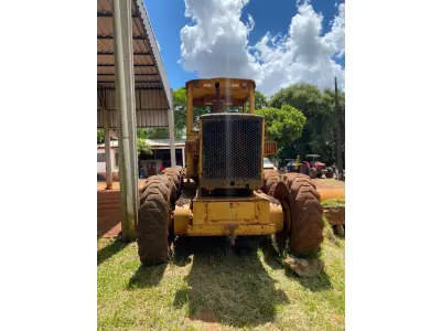 LOTE 002 - Motoniveladora Caterpillar 120B, Motor Caterpillar 3306 nº 60700463, Ano 197?. Avaliação R$ 30.000,00.