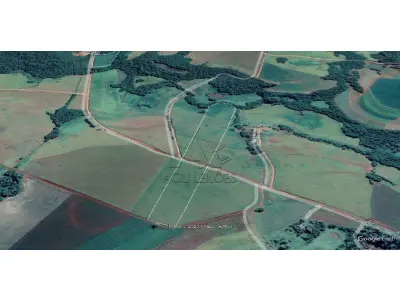 LOTE 002 - MATRÍCULA 302 RI de Três de Maio/RS: Uma Fração de terras de campo e matos, sem benfeitorias, com área de 242.000m2, (duzentos e quarenta e dois mil metros quadrados do lote rural p°,30, situado no lugar denominado Rincao dos Cabral confrontando: ao NORTE, com o Lajeado Silva ao Sul com Inaçio Correa de Almeida; a LESTE, com o Lajeado Silva e Inacio Correa de Almeida; e a OESTE, com Antônio Bertholdo, INCRA: o imóvel acima descrito esta cadastrado no Incra sob número 867 101 000 329 Area total: 24,2 Modulo: 31,7 n módulos: 0,70 fmp: 24,2.