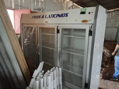 LOTE 029 - Expositor vertical Sufort. Avaliação R$ 150,00.