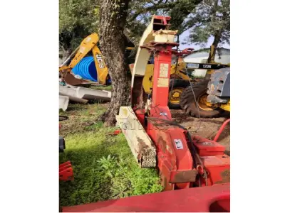 LOTE 002 - Colhedor de forragem