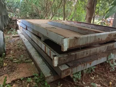 LOTE 021 - Ferro velho – diversos materiais. Avaliação R$ 0,30/kg.