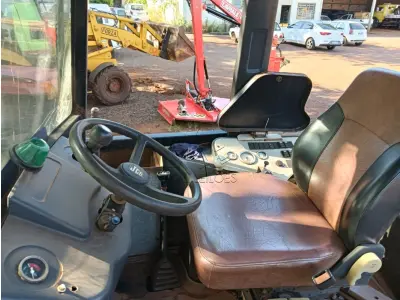 LOTE 006 - Retroescavadeira 4x4