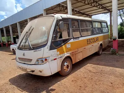 LOTE 003 - Micro-ônibus passageiro, Placas IMX2058, RENAVAM 00874014042, Patrimônio 493, Agrale/Masca Gramini O, Ano 2005/2006, Diesel, 150CV, Chassi 9BYC22Y1S6C003693, 1 porta. Avaliação R$ 30.000,00.