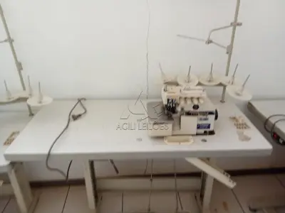 LOTE 018 - Máquina Overlok Lanmax LM-305HR, Motor JE3124349, Patrimônio 3859. Avaliação R$ 300,00.
